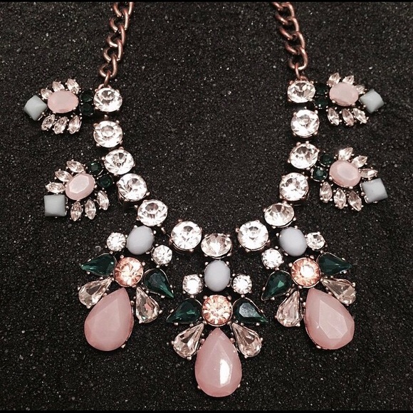 Gorgeous Statement Necklace - Picture 1 of 3